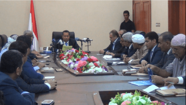 وفد الحكومة ينفي قبول الشراكة مع الحوثيين