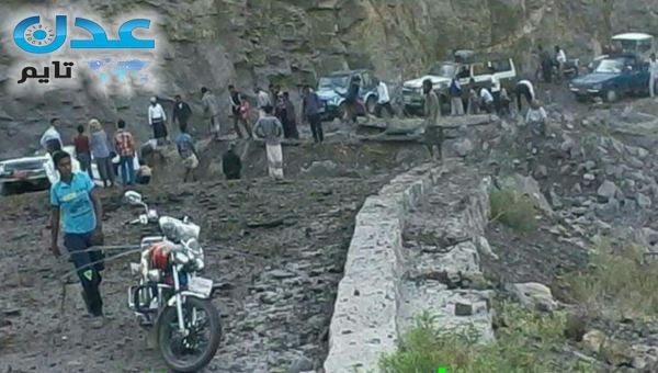 الحوثيون يفجرون جسور طريق القبيطة- الراهدة