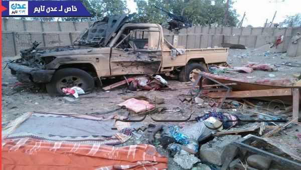 استشهاد 4 جنود في تفجير بوابة قوات الامن الخاصة بعدن( صور)
