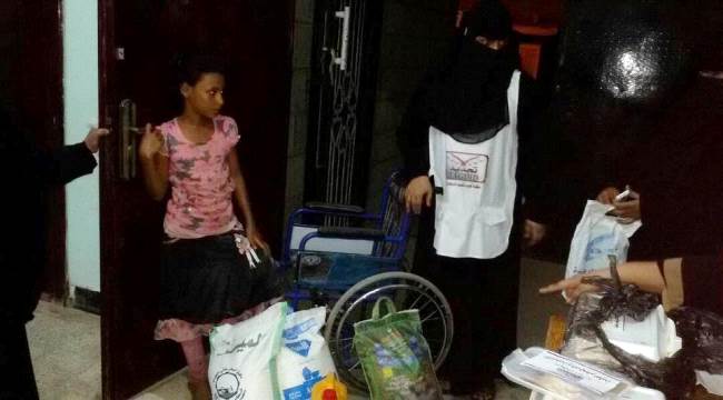منظمة تجديد توزع سلل غذائية ووجبات افطار في عدن