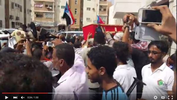 فيديو اخر - لحظة خروج جثمان الشهيد البطل اللواء جعفر من جامع العادل