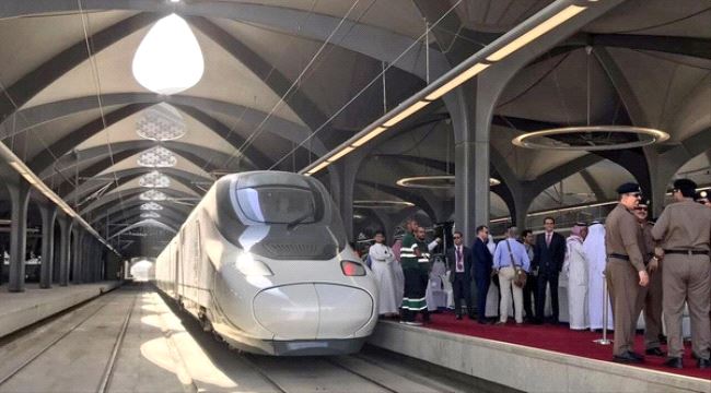 مكة تستقبل أول رحلة رسمية لقطار الحرمين