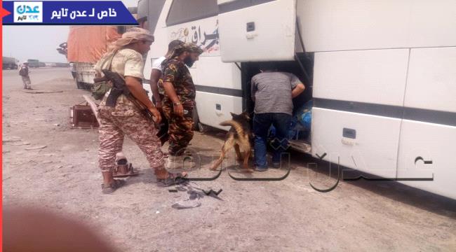لأول مرة في عدن .. قائد أمني يستعين بكلب بوليسي للكشف عن الممنوعات"صور"