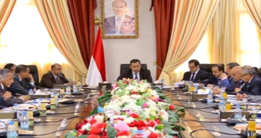 الإمارات : الحكومة اليمنية تعلق شمّاعة فشلها السياسي والإداري علينا