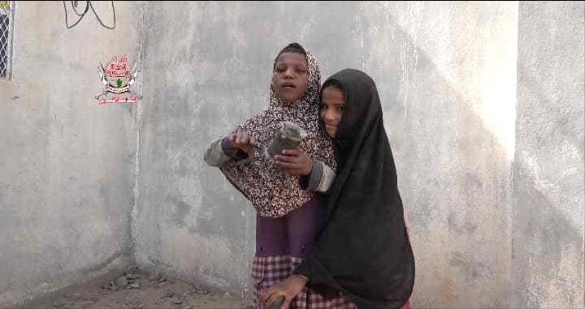 شاهد بالفيديو.. قصة أسرة في حيس قصفت مليشيات #الحـوثي منزلهم بالقذائف أكثر من مرة