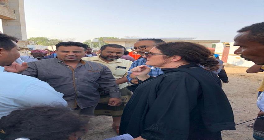 عدن: ممثل مفوضية اللاجئين تتفقد مخيم النازحين في دار سعد