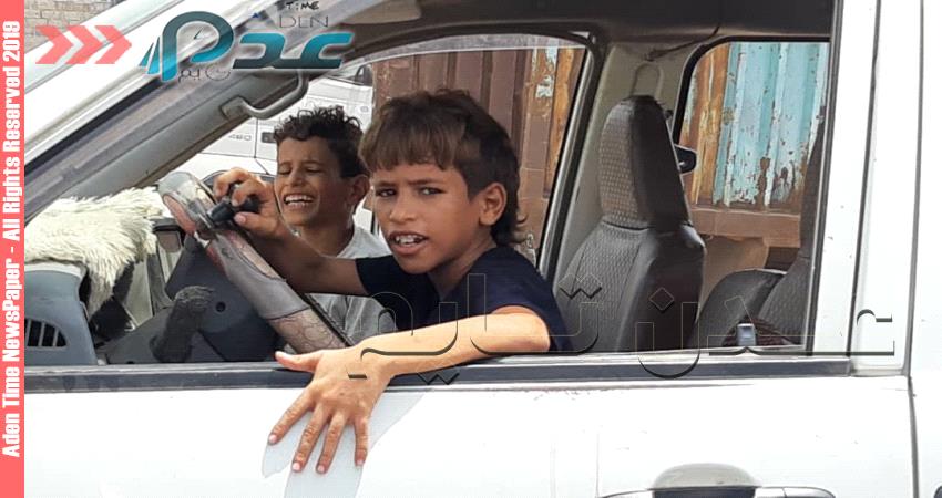 صدق او لا تصدق.. طفل يقود حافلة اجرة في عدن