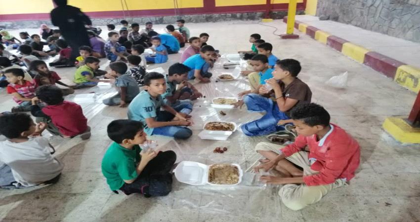 ذو النورين تواصل تقديم وجبات الافطار في دور الرعاية للاطفال والايتام