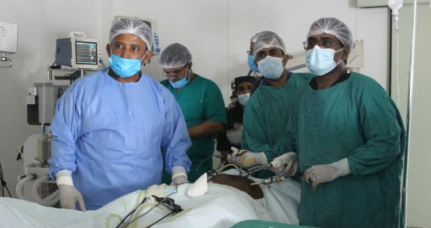 مخيم بازرعة يواصل إجراء العمليات الجراحية في عدن 