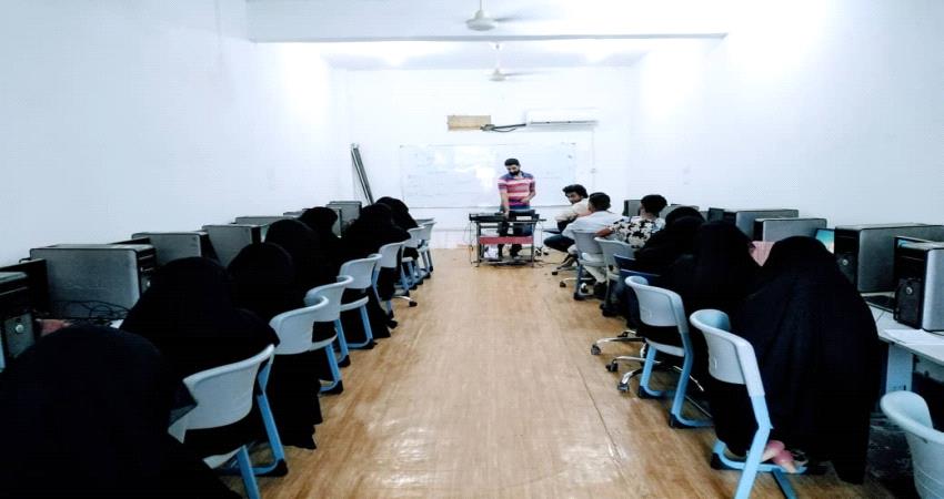 برعاية إماراتية.. دورات تدريبية وانشطة تشهدها كلية المجتمع في سقطرى