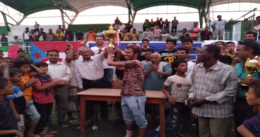 فريق الممدارة يتوج بكأس سُباعية بطولة محمد بن زايد لكرة القدم في مديرية الشيخ عثمان