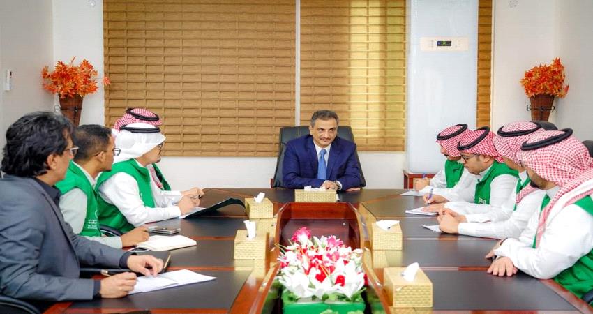 المحافظ لملس يبحث مع وفد سعودي تنفيذ مشاريع في البنية التحتية