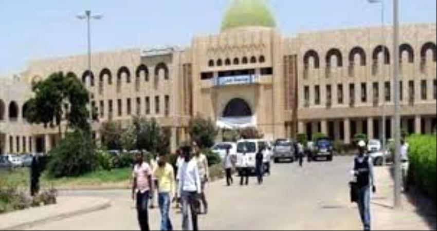 أكاديمي يطالب بوقف التعيينات غير القانونية في جامعة عدن