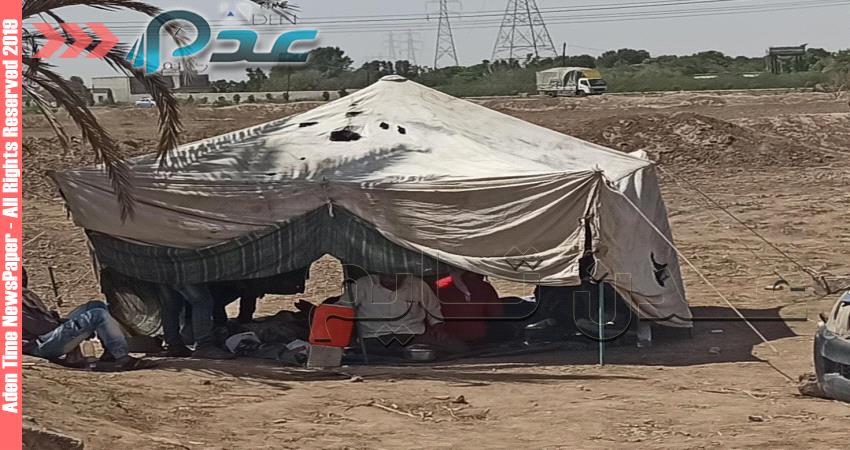 نصب خيمة أمام مركز العزل بلحج