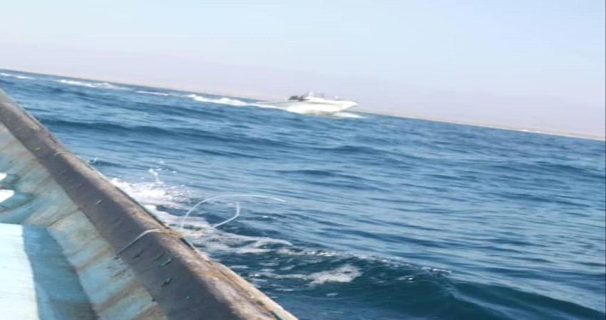 الحزام الأمني يلاحق قوارب مشبوهة على سواحل خبر المراقشة بأبين