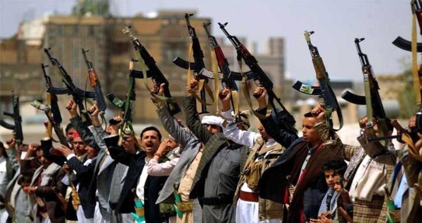 ردا على تراجع قرار واشنطن.. مليشيا الحوثي تحشد أعدادا ضخمة من المجندين الجدد إلى الجبهات