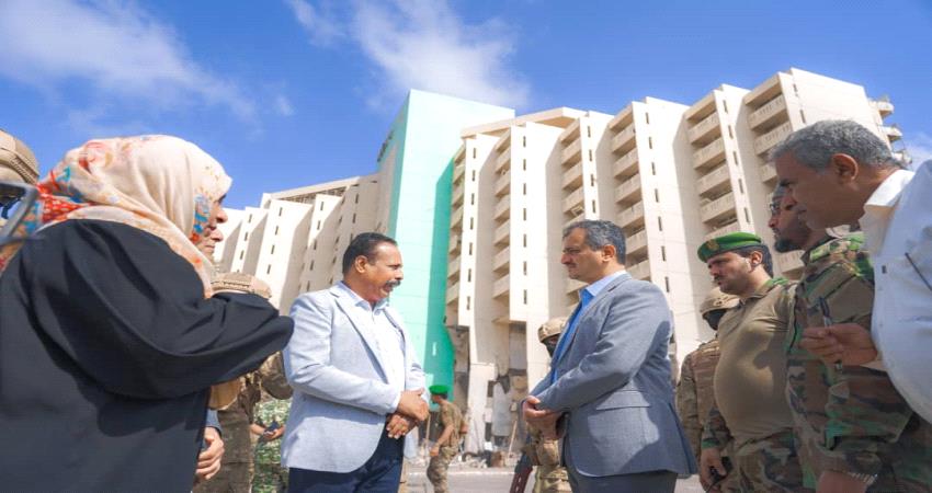 بالصور..الوقوف على الوضع لإنشائي الحالي لأكبر فندق في عدن دمرته الحرب لإعادة تأهيله