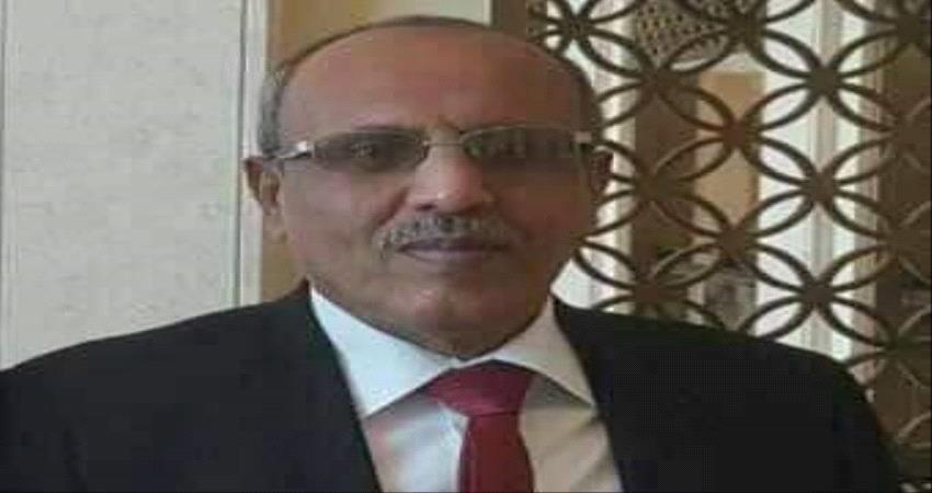 ناشط جنوبي يعلق على تفويض "علي الكثيري" لرئاسة رابطة ابناء الجنوب العربي 