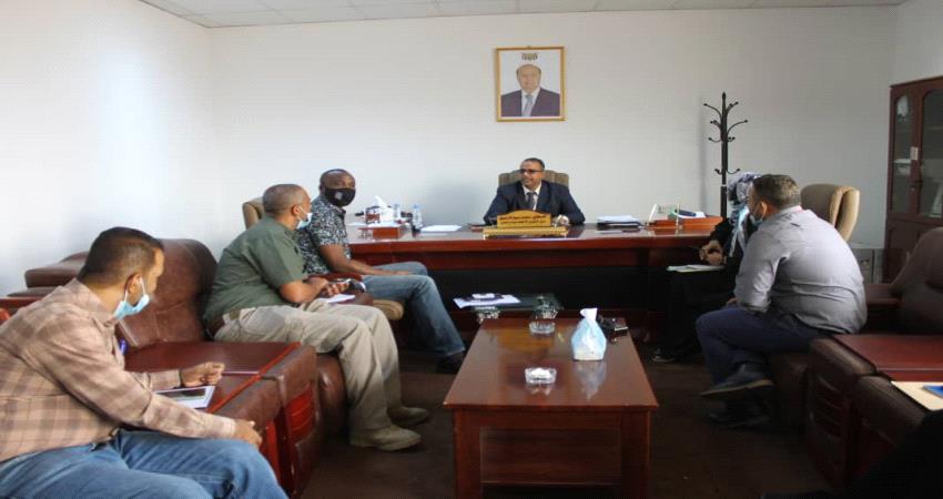 الوزير الزعوري: نقل المراكز الرئيسية للمنظمات من صنعاء إلى عدن سيعزز العملة