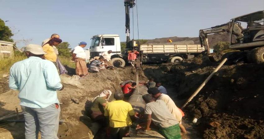 الانتهاء من إصلاح أنبوب مياه يغذي 3 مديريات في عدن