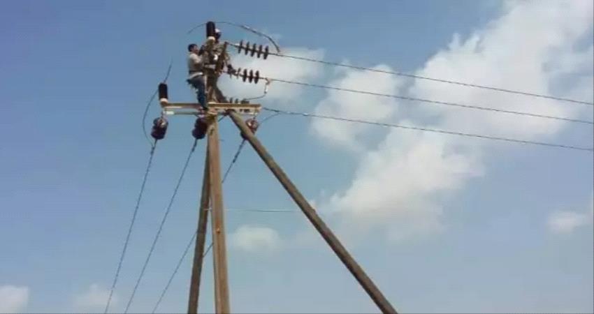 تواصل اعمال صيانة خطوط كهرباء عدن
