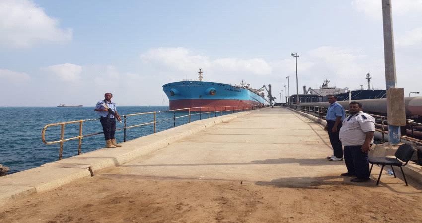 مصدر بوزارة النفط يكشف عن أسباب تأخر دخول سفينة الديزل الى العاصمة عدن 