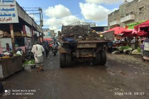 حملة لإزالة مخلفات مياه الأمطار والرواسب الطينية بشارع الحوطة
