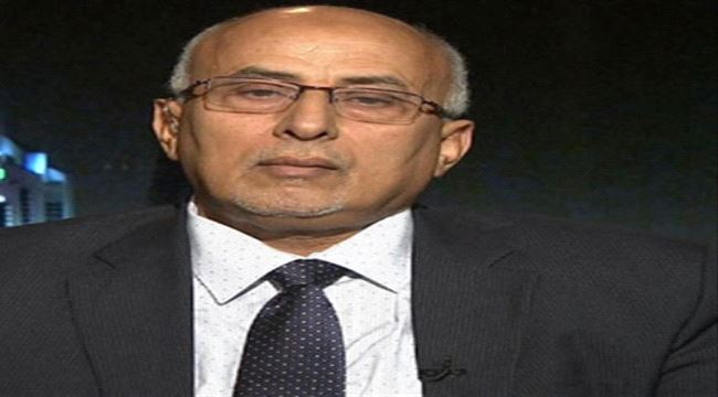 وزير يمني يعلق على اتهامات له بنهب 600 الف سلة غذائية : وظيفتي ليست أمين مخزن
