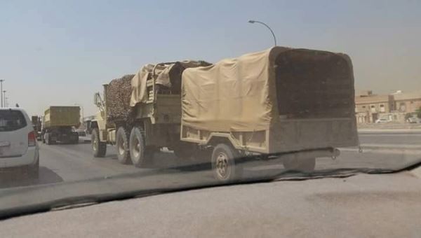 بالصور .. التحالف يدفع بتعزيزات عسكرية ضخمة الى الاراضي اليمنية
