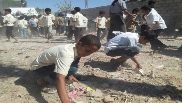 أطفال شبوة ينفذون حملة لتنظيف مدينة عتق