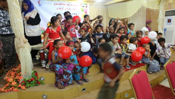  الهلال الأحمر الإماراتي يدشن توزيع كسوة العيد للجرحى وذوي الاحتياجات الخاصة بعدن