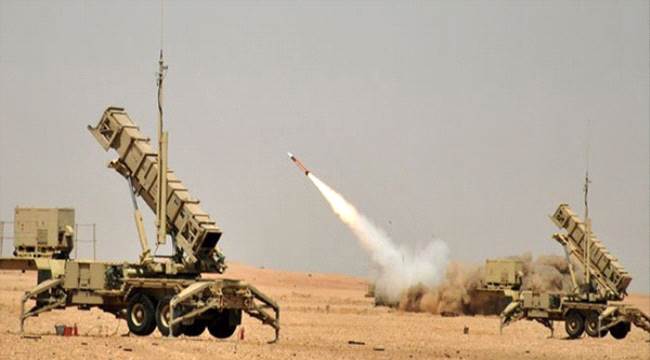 الدفاع الجوي الإماراتي يعترض صاروخاً باليستياً في #مأرب    