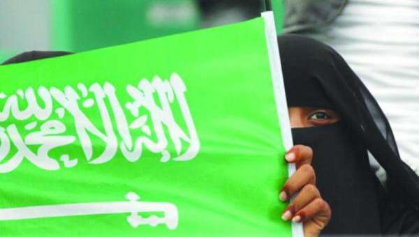  أعلام الجنوب والسعودية والإمارات بضاعة رائجة في عدن 