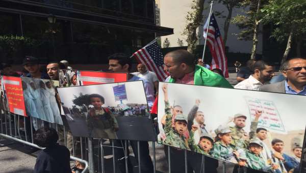 تظاهرة امام مبنى الامم المتحدة دعما لدول التحالف العربي وادانة لجرائم مليشيات صالح والحوثي (صور)