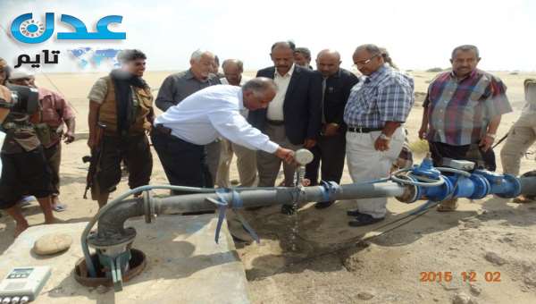 محافظ عدن يتفقد آبار المياه الجديدة في منطقة بئر أحمد