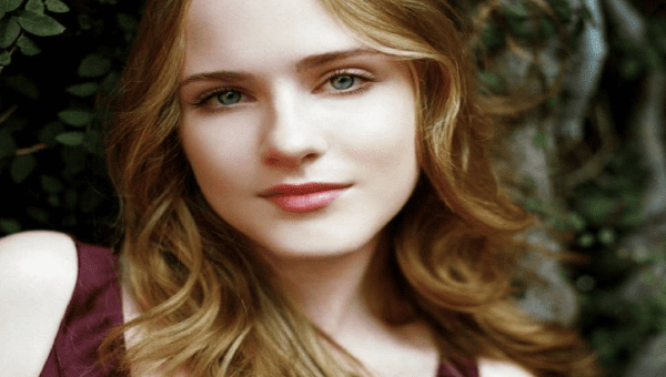 هذه الممثلة الفاتنة تنسحب من "تويتر" بعد اعتراف مثير