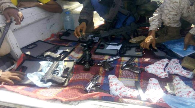ضبط مسدسات كاتمة الصوت ونواظير للاستخدام الليلي في طريقها الى عدن 