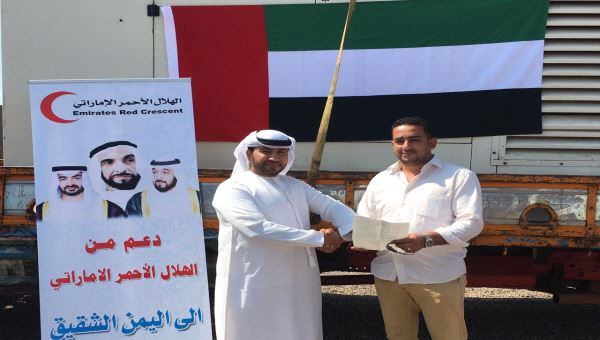 هيئة #الهلال_الاحمر_الاماراتي تسلم  مؤسسة موانئ #خليج_عدن مولد كهربائي بطاقة 200 كيلو