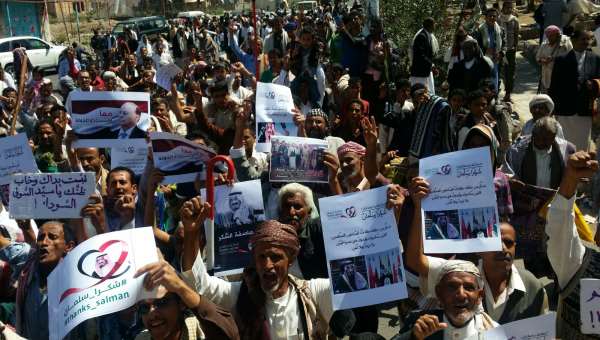 آلآف التعزيين يخرجون في مسيرة حاشدة لشكر الملك سلمان