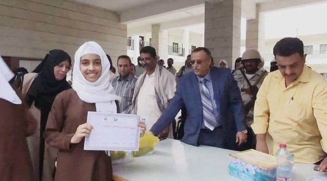 ثانوية بن رباع  تحتفل بتكريم طلابها في الحفل الختامي للفصل الدراسي الأول 2017_ 2018م ..