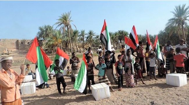 مسئول بالشرعية يعلق على انباء سيطرة #الإمارات على الجزر اليمنية ونقل اشجارها