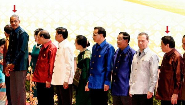 أوباما ينظر شزرا لرئيس الفلبين بعد وصفه بـ"ابن العاهرة"