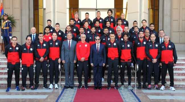 السيسي يكرم منتخب مصر ويوجه رسالة خاصة لصلاح ..