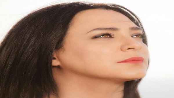 سلاف فواخرجي وإعلان مشوّق لمسلسلها الجديد (أحمر)