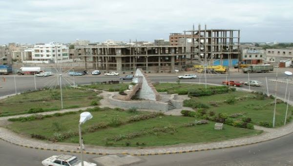 عاجل/ مقتل مواطن إثر تبادل إطلاق نار بمحطة وقود في عدن ( فيديو)