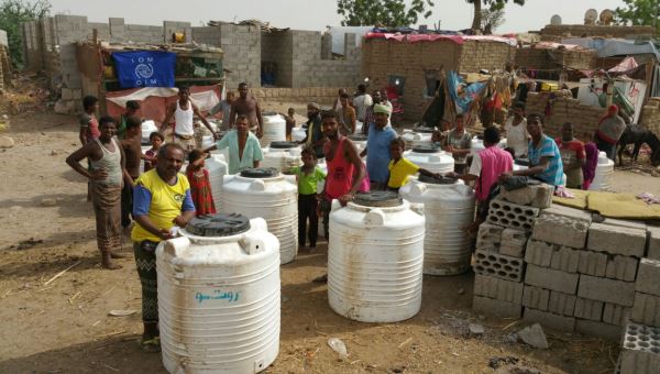  حملة توزيع خزانات مياه في خنفر بأبين