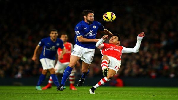 ارسنال يسعى لفرملة مسيرة ليستر سيتي في قمة الدوري الانجليزي