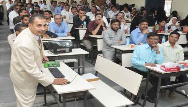 الدكتوراه بامتياز للباحث البلعسي من جامعة بابا صاحب امبيدكار الهندية