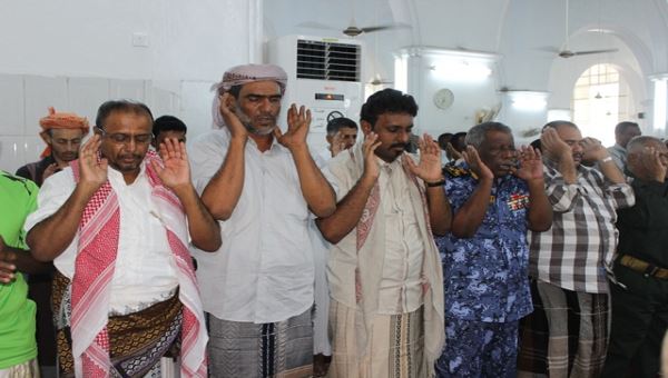 #سلطة_حضرموت تؤدي #صلاة_العيد بجامع السلطان القعيطي بـ #المكلا 