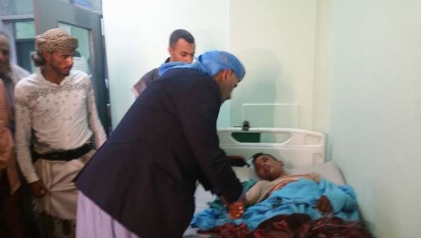 #محافظ_عدن يزور جرحى #المقاومة ويتوعد الجماعات الإرهابية بالضرب بيد من حديد